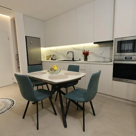 Cozzy Porcelan Apartament *