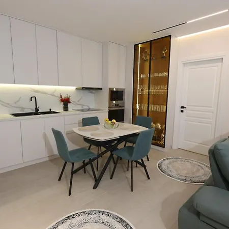 Cozzy Porcelan Apartament *